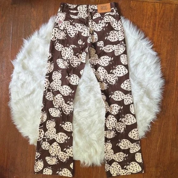 ๐ Urban Outfitters 90's Bootcut Strawberry Print Jeans ๐ - Picture 3 of 8